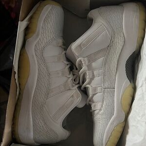Air Jordan 11 Retro Low